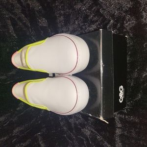 NWT! GBG Los Angeles Golly sneakers